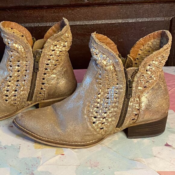 Seychelles Western Leather Cutout Booty in Gold - Picture 10 of 10